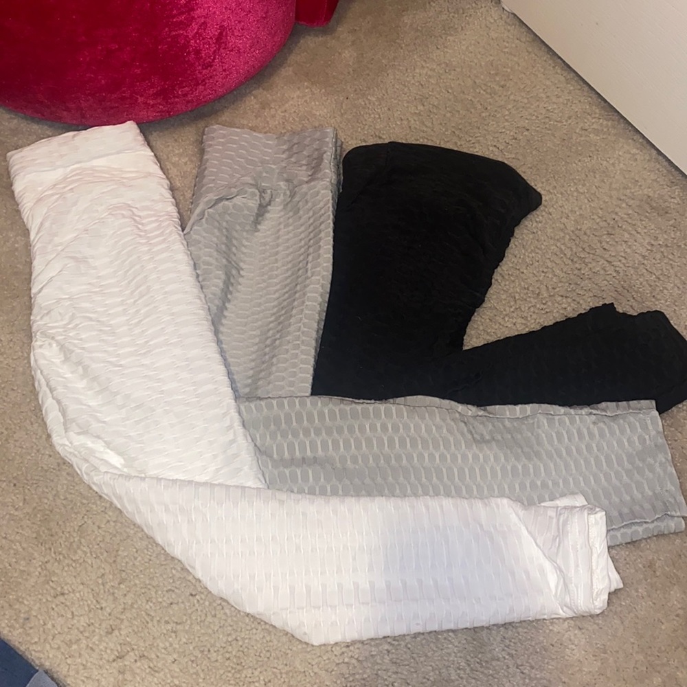 White / Black / Gray Scrunch Leggings